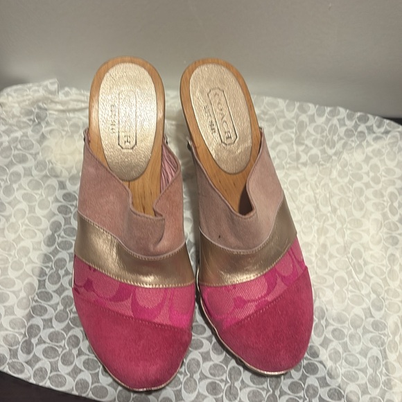 🌹BN Coach Mules/ Clogs 🌹 size 7! Fit best 6-7 in my opinion! - Picture 2 of 5